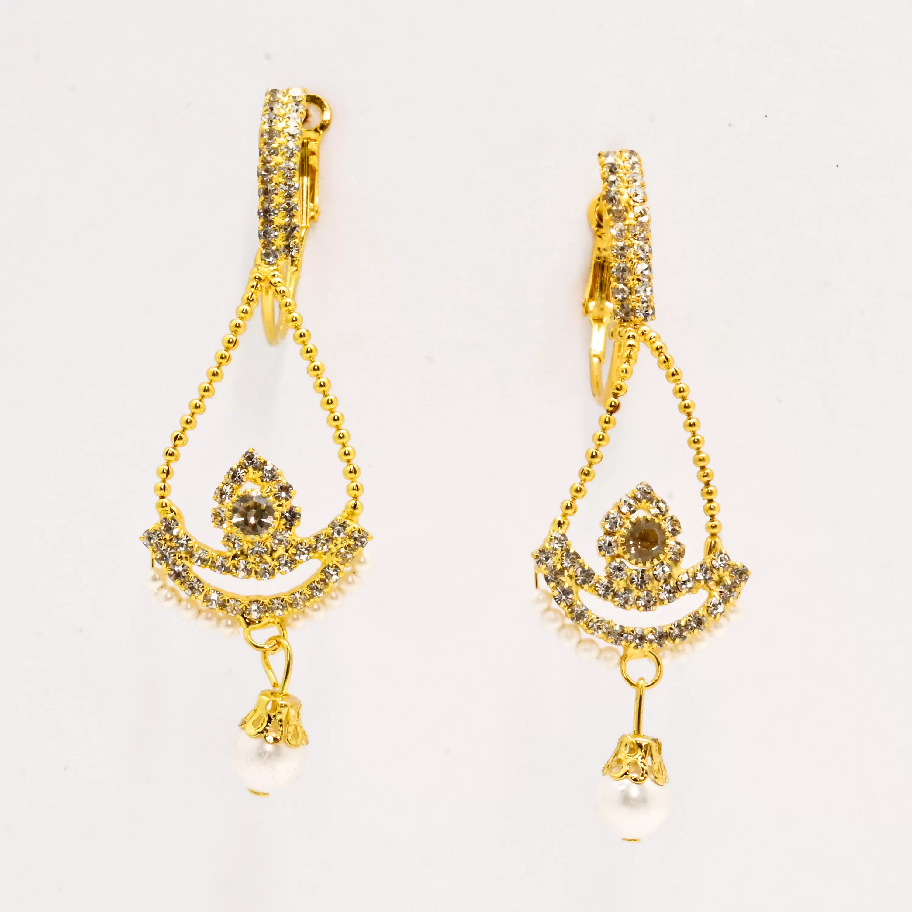 Women's Gold Plated Earring with beautiful Pearl Party Wear.