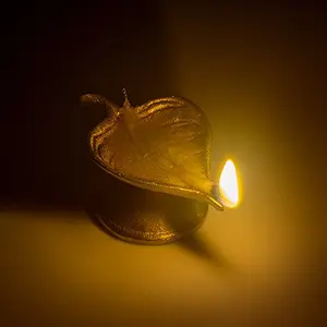 Handmade Indian Puja Brass Oil Lamp - Diya Lamp Leaf Shaped Design MN-Brass_Leaf_Diya